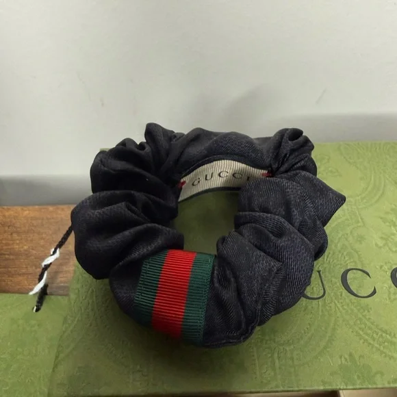 ✨SOLD✨Gucci 100% Silk Hair Scrunchies - Picture 6 of 7